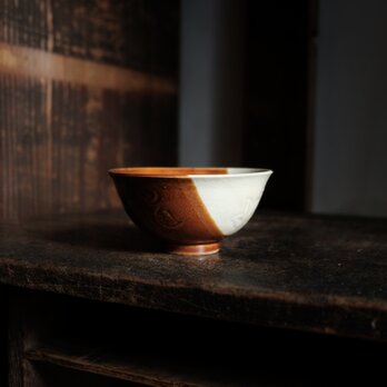 バイカラーで素敵◆リーフの文様　時代物　陽刻小碗　飯碗　骨董/antiques 古民家　古道具　大正〜昭和初期