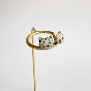 ぷっくりベージュ、黒斑模様 猫 天然石ダルメシアンジャスパー ピアス