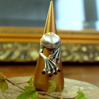 カエルのリング　シルバー　（ガーネットAAA級)