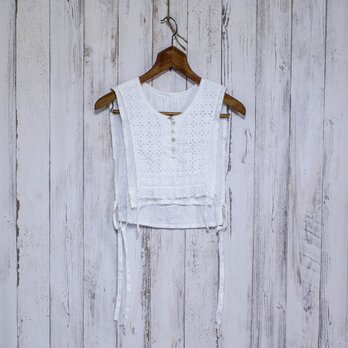 コットンレース生地の胸て飾り