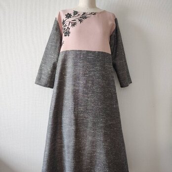 ピンク地ラメ黒花×服地ハイウエストワンピース