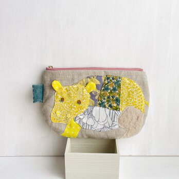 夢見るカバのポーチ♪