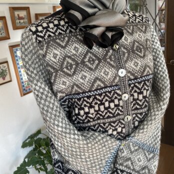 編み込み模様　優しい　軽～いジャケット