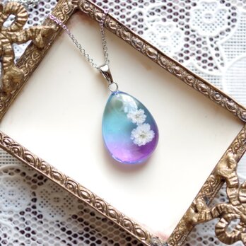 レジンアート　ドロップペンダント〈宵闇の庭〉