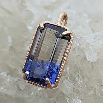 静寂の雪山＊tanzanite K10 top