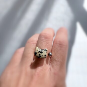 デザイン②ぷっくりベージュ 黒斑模様 猫 天然石　高品質ブラック淡水パールxダルメシアンジャスパー フォークリング指輪