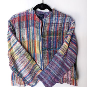 鮮やかな手織りのノーカラージャケット　さをり織り