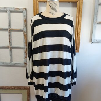 透け感ニット❤️ボーダー柄ドルマン袖ニットチュニックワンピース　白黒（サイズフリーL）