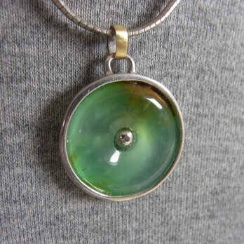翡翠のペンダント
