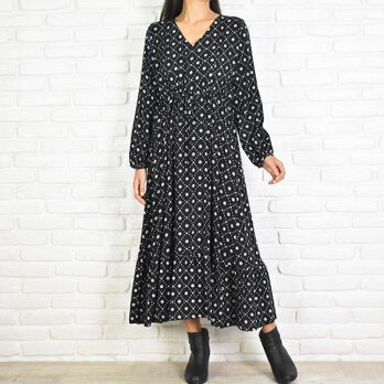 モノトーン花柄Vネック長袖ワンピース