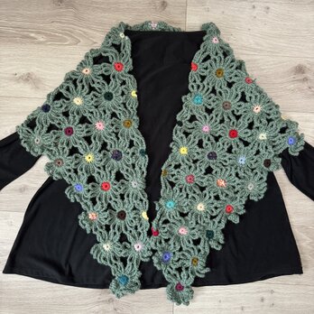 マーガレットモチーフの三角ストール