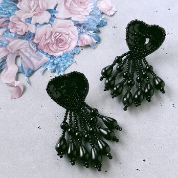 black beads sequin heart dangle ヴィンテージピアス