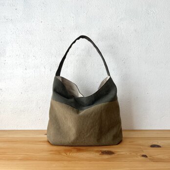 カーキ色×オリーブカーキ色の鞄