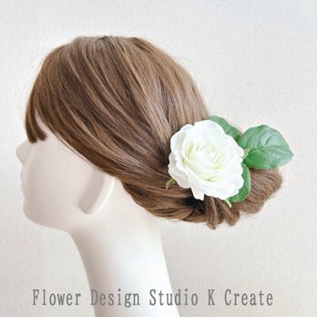 白いバラと葉っぱの髪飾り　髪飾り　ホワイト　薔薇　ローズ　花径8cm　フラメンコ　白　ダンス　入学式　卒業式　バレエ