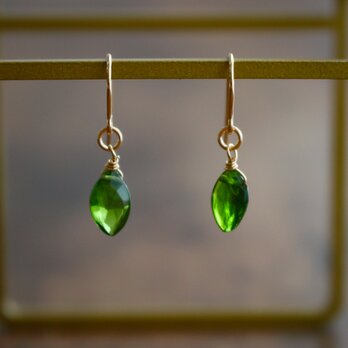 ✨深緑の一滴✨ クロムダイオプサイド＜マーキスカット＞のピアス（K14GF）