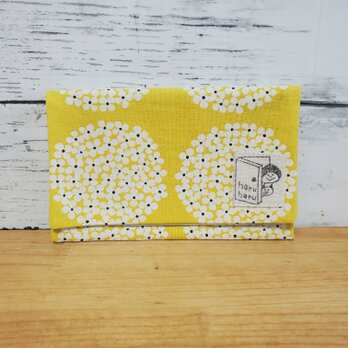 ぴったりが嬉しい！スリム通帳ケース サークルフラワー