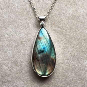 ラブラドライトとサファイアのペンダント