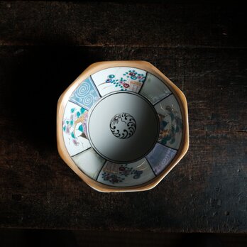 カラフルで可愛い◆見込みに龍。瀬戸焼　色絵金彩八角鉢　骨董・antiques 花　松　渦巻　大正時代