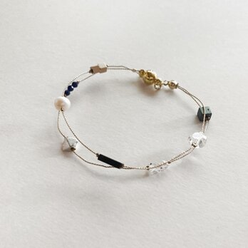 天然石とガラスの２連ワイヤーブレスレット
