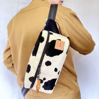 ボディバッグ〈牛さん柄〉