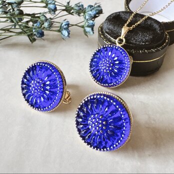 静かな青をまとう チェコガラスボタンのピアス（イヤリング）とネックレスセット