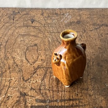 ネコ　花器　茶色