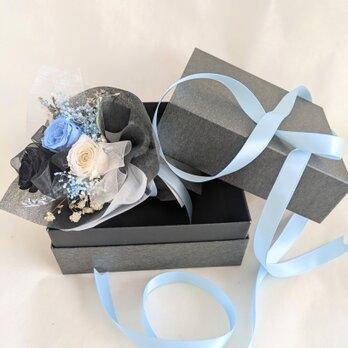 プリザーブドフラワー／花束ボックス／3色のミニ薔薇と小花のミニ花束ブルー☆光彩陸離