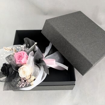 プリザーブドフラワー／花束ボックス／3色のミニ薔薇と小花のミニ花束ピンク☆光彩陸離