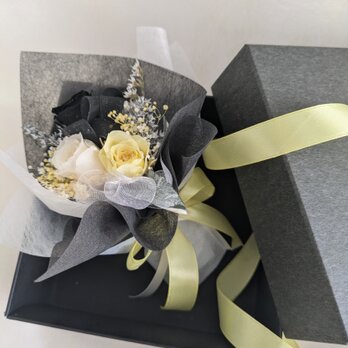 プリザーブドフラワー／花束ボックス／3色のミニ薔薇と小花のミニ花束パステルイエロー☆光彩陸離