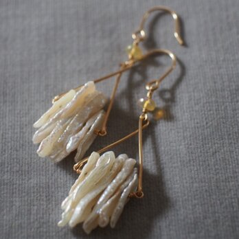 14kgf オパールとビワパールの翼ピアス k14gf