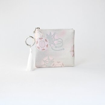 【鼓模様　シルバー　シルク帯リメイク　バッグチャーム型スクエアポーチ】メイクポーチ　旅行　誕生日ギフトにも。