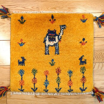 ペルシャ　ギャッベ　ミニマット　ラグ　横42.5x40.5㎝　ラクダ　花　黄金色　Z1058