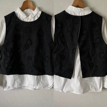 リバーシブル刺繍後ろ明きベスト　グレー生成りＦ