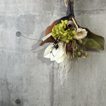 タイサンボクとマグノリアのコンパクトスワッグ