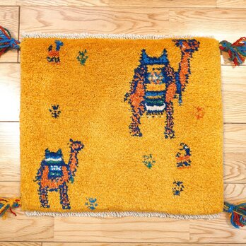 ペルシャ　ギャッベ　ミニマット　ラグ　横44x38㎝　2匹のラクダ　ヤギ　生命の木　黄金色　Z1652