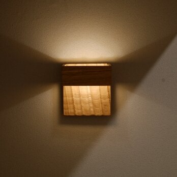 タモ無垢材のブラケットライト(小）