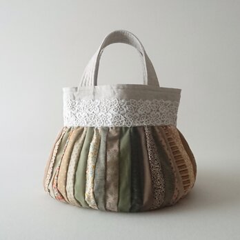 生地屋さんに並べられた46種類の生地で作ったバッグ