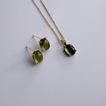 抹茶グリーン〜希少石ベスビアナイトカボションのネックレス