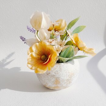 優しい春色のフラワーアレンジ　水やり不要の枯れない花　