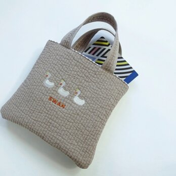 B5スッポリ【キッズバッグからママのちょっとそこまで】ヌビ刺繍トートバッグ〈スワン〉