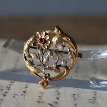 ゴールドプレート　赤い石とシードパール　ブローチ　フランスアンティーク　アンティークのある暮らし