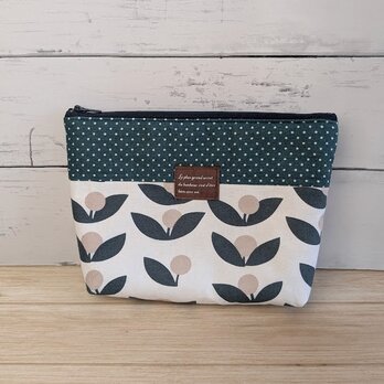 まぁるいお花がおとなかわいい北欧風なポーチ