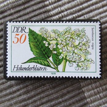 ドイツ　「ニワトコ」切手ブローチ10738