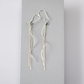 静線　SV925 ロングウェーブラインxブルーサファイアピアス