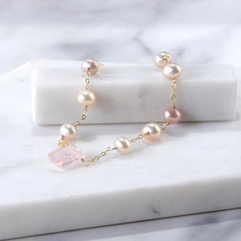 淡紅（うすべに）― 淡水パール×ローズクォーツ ステーションブレスレット14kgf