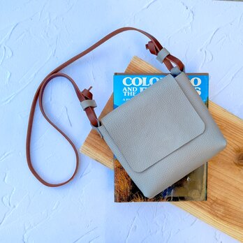 【姫路レザー】ポストマンのメールバッグ(ショルダーバッグ/メンズ/レディース/旅行/コンパクト/軽い)アーバングレー