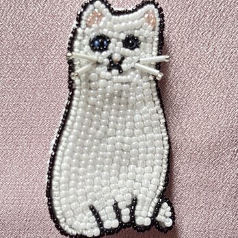 白ねこのブローチ