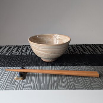 やわらかな刷毛目の風合いが食卓になじむ飯茶碗　【手仕事　民藝　和　陶器】