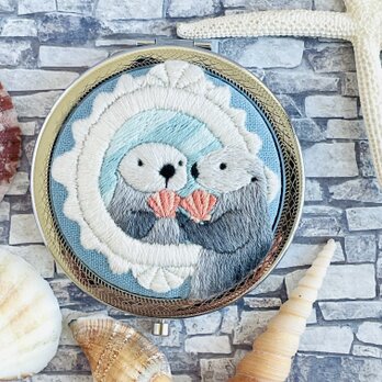 鏡を見るラッコのコンパクトミラー（通常バージョン）