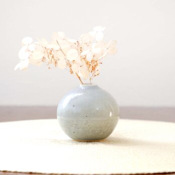 ブルーグレーのちょこんと小さな一輪挿し